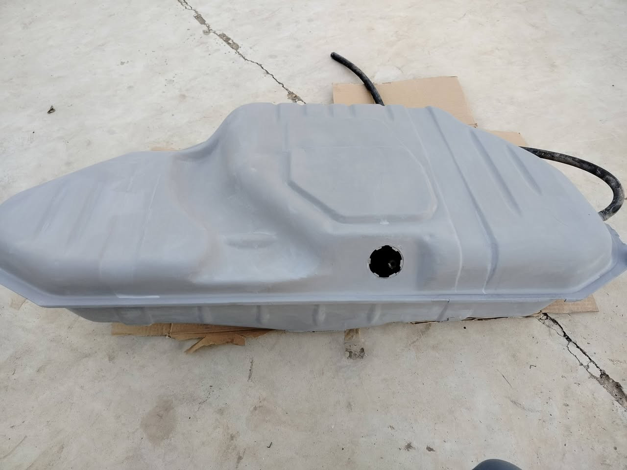 تانكي للبيع مال سيارة أوبل فكترا فطبمم خارجي  تانكي جديد  سعر /60 ألف وبيها مجال.    اتصال ***********
