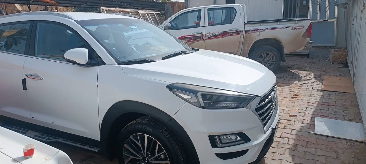 توسان موديل 20 ماشية 100 الف 
مكينه 2000 دوش 
سيارة بدون قطرة صبغ 
بس بارد بلباب  شبر مصورة تخم تاير جديد 
سيارة مكفوله كير مكينه تواصل فقط
سعر عبر وتساب  
واتساب 
‏‪0771 555 3508‬‏
