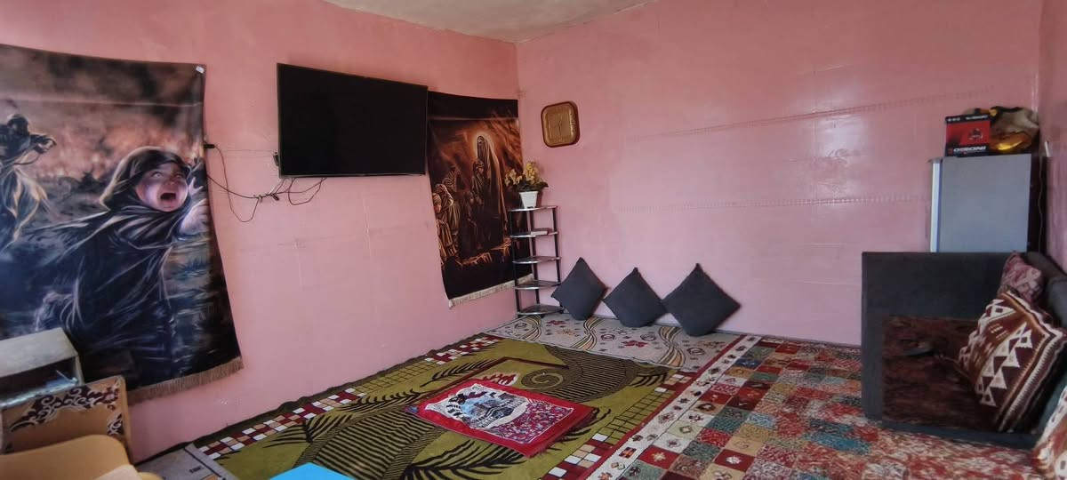 السلام عليكم بيت لبيع المساحة 110 والواجهه 5 نص متوفر جميع الخدمات مي + كهرباء + مجاري العنوان الدار الشماعية (حي الرحمة) خلف ساحة رسول لتواصل على الرقم ‏‪***********‬‏  التواصل من خلال الاتصال لايوجد مواقع تواصل
