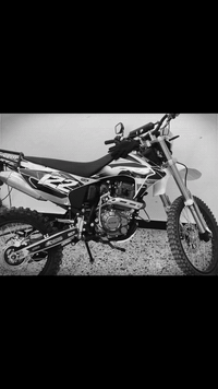 دراجة crx محرك 300cc دراجة تخبل شلعة بطناش يشك لكاع دراجة ماشية بس ٣٠٠ موديل 2025 سبب لبيع دراجة جبيرة وماعندي مكان خاله بيت جدي سعر1900 مليون وتسعمية بيه مجال قليل حك جية دراجة ماشية قليل اوراق كاملة مكان بغداد العبيدي رقم ***********
