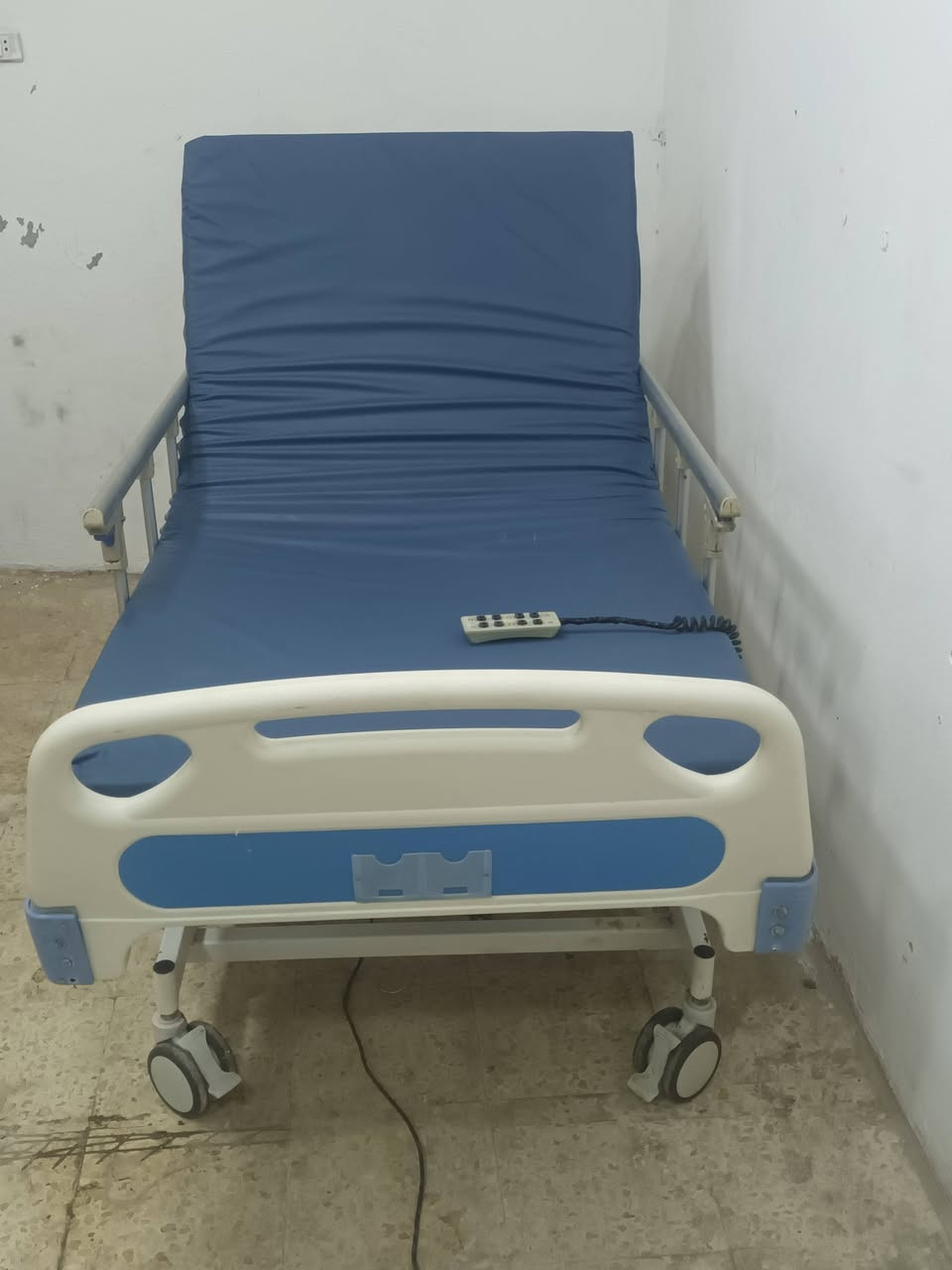 تخت طبي كهربائي للبيع
0780791113
200دينار 
 200دينار برفع الضهر ورأس 
وبرفع التخت كامل مزود بحواجز لحماية المستخدم


**إذا كنت صاحب هذا الإعلان وتريد حذفه لأي سبب، رجاءا أرسل رسالة إلى الدعم الفني**