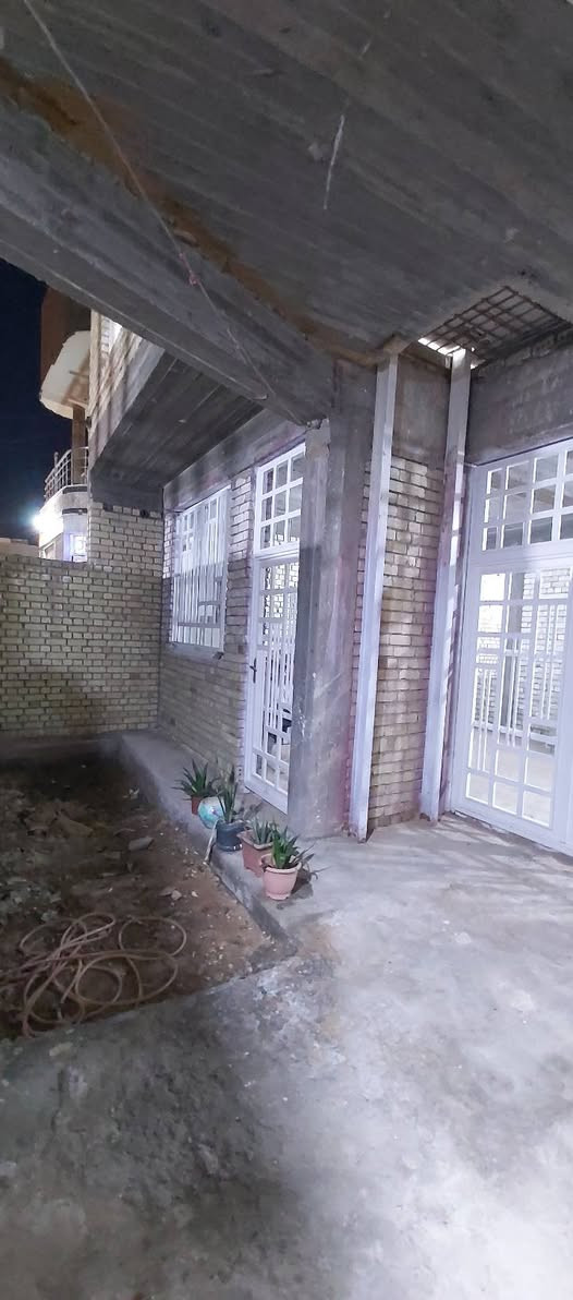 دار زراعي للبيع
المساحة الكلية / ٢٠٠م²
مساحة تحت البناء / ١٨٠م² تقريباً
المواصفات/ متكون من طابقين طابق أرضي هيكل حالياً
وطابق أول كامل كما موضح بالصور
الموقع / كربلاء الهندية (طويريج) الحولي
في الفرع مابين مطعم السفير و مجمع الأسدي موقع ممتاز ثالث بيت عن الشاع الحولي.
للإستفسار الإتصال على الرقم / ***********
