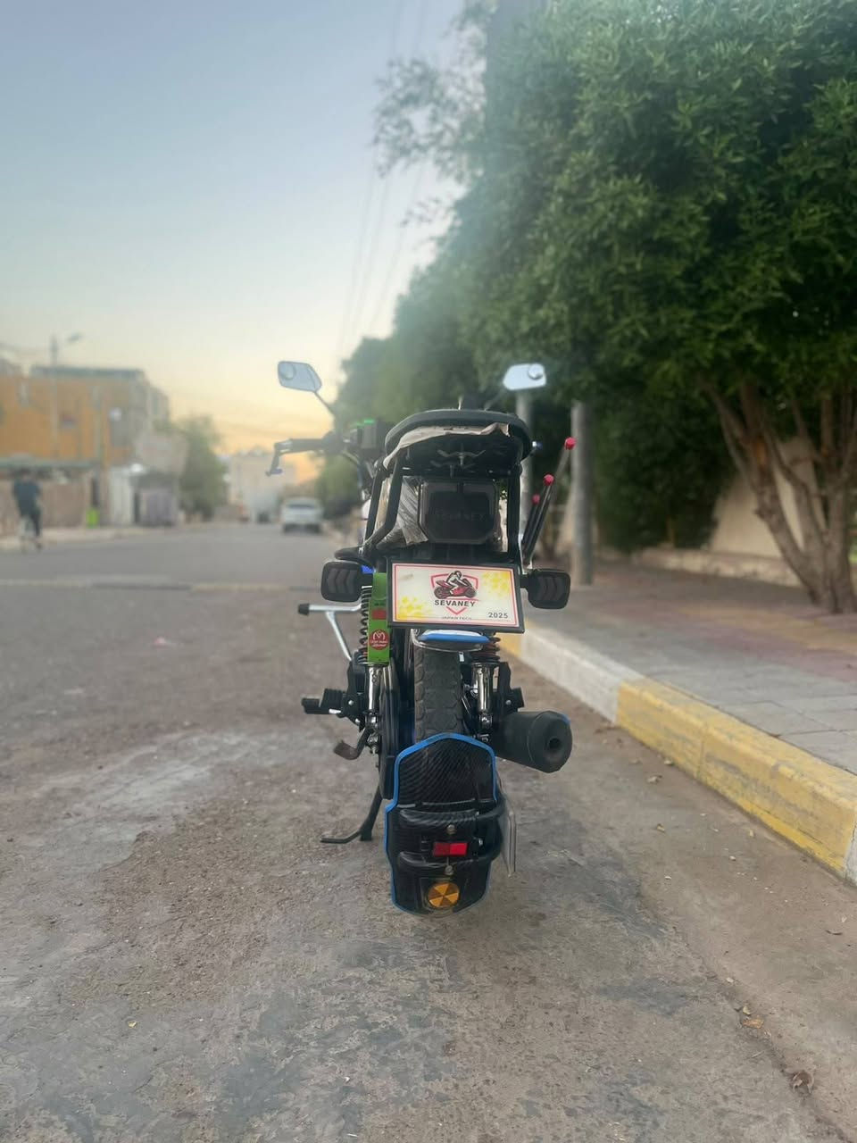 مكلف بل نشر
دراجه سيفان موديل 2025 
صارله 3 اشهر من مشدوده بعدها جديده 
محرك 200cc
مكاني الرمادي 
شراي يتصل على صاحب الدراجه ***********
