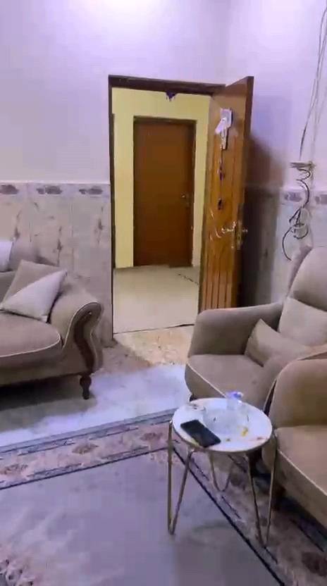 سلام عليكم بيت البيع 200متر واجهي10 نزال 20 5غرف نوم صحيات3 مطبخ حار +بارد طابقين بناء حديث العنوان تنومه صالحيه نزلت سيد حسين وكيل الكاع مالته طابو صرف زراعي بسمي بيت مانه ابن اجد بيت نضيف تجي شوف بعينك بيت مرتب باقي تفاصيل تجي شوف بعينك بي نزلتني على جسر يطالي وشارع صالحيه***********سعر 150بي مجال  اي تفصيل بعد راسلني وتساب هذه رقم وتساب بلاش لا ترسل عله صفحه ما توجد  بيه دامن 