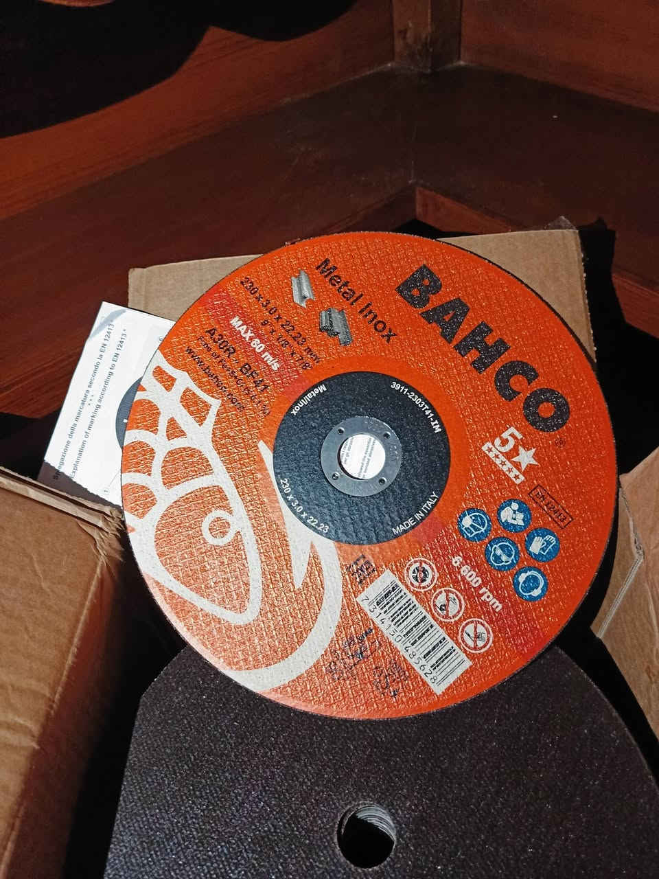 السلام عليكم ورحمة الله وبركاتة جرخ مل كوسره قطع حدايد لبيع جوه السوك تصفيه محل العدد 100قطعه الوحده عله الف دينار  ***********/*********** الاستفسار عله هاذ الرقم المكان فلوجه
