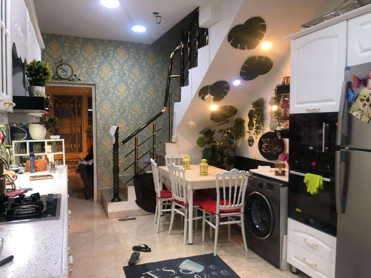 بيت للبيع ٦٧ متر واجهه ٣ ونص ونزال ٢٠ طابقين 
كراج صاله ومطبخ وحمام ومنور 
طابق ثاني غرفتين وحمام وسطح 
خدمات ماء مجاري تبليط كهرباء عرض الشارع ١٠ متر 
الموقع الغزالية شارع المشجر مربع الملعب 
للاستفسار 
زيارتنا مكتب المشجر للعقار بداية شارع المشجر مقابيل بانزين خانه 
او اتصال 
***********
***********
***********
