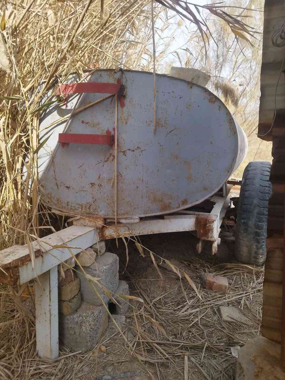 السلام عليكم تانكي كامل هو وشاصيه نضيف وتواير نضيف يشيل 2طن ونص مامتواجد على إلفيس ‏‏‪078-159-25839‬‏
