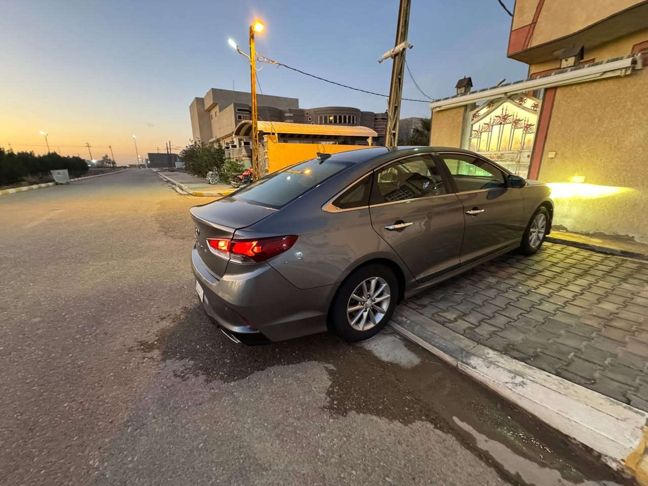 السلام عليكم                                                                       

سوناتا ٢٠١٨ وارد امريكي حادثه وصورة السونار موجوده بالمنشور
مكينه GDi مكفوله هيه والگير والسياره مابيه نقص برغي دوشمه ارضيه جلد وسفاري هم سياره تحكم ستيرن فول ٣ وضعيات قياده حساسات بالمري كامره خلفيه تحسس جانبي 
سعره ١٣٠ وبيه مجال وترهم مراوس باوبتيما ٢٠١٩ او ٢٠٢٠
العنوان واسط 
***********
***********
