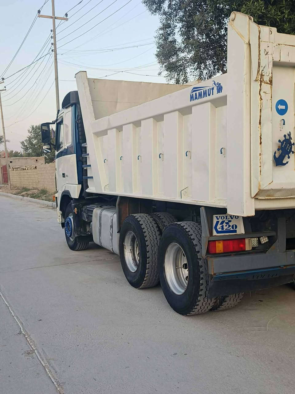 السلام عليكم فالفو شيطان  FH12 كير عادي 3/3 مجموعه شفت حديث شاصي بلادي طويل تخم تاير جديد سنويه ورقم جديد لحد 2030 وفحص وهسه جديد تبرد شغال وكير محرك واكسل وشاصي وقماره كله بشرط سياره مكفوله كفاله عامه وشرط التحويل 

موديل 2002

السعر 325 $

مكانك واسط قضاء الحفريه 
الاستفسار. ***********
***********
