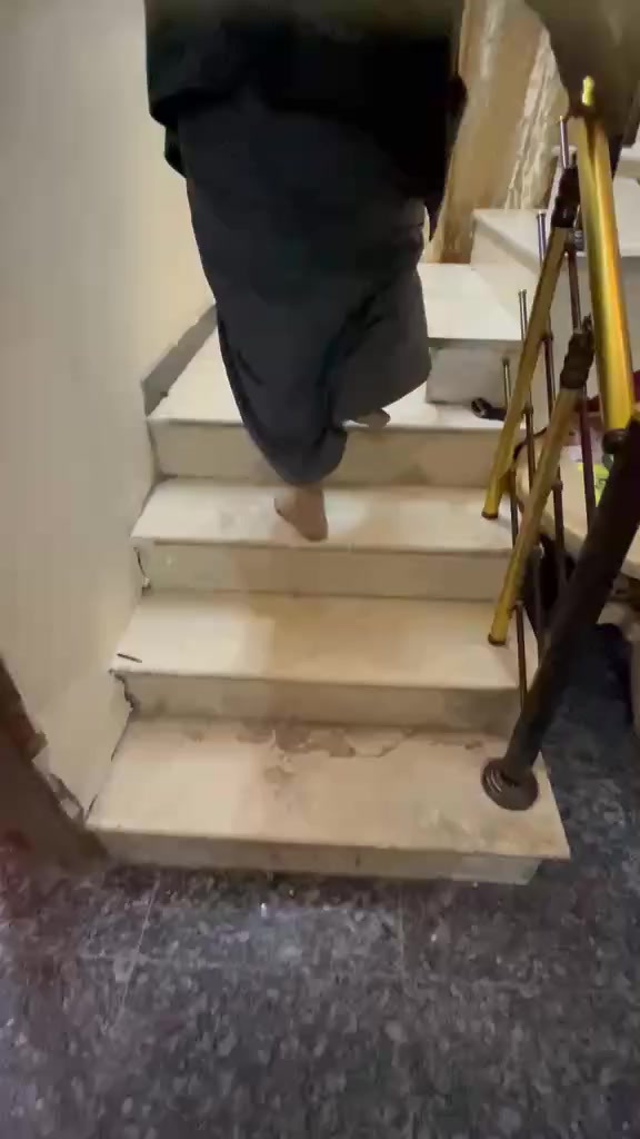 البيت يباع حسب الرغبة نصف او كامل .. خدمات كاملة ***********
المساحة 210
