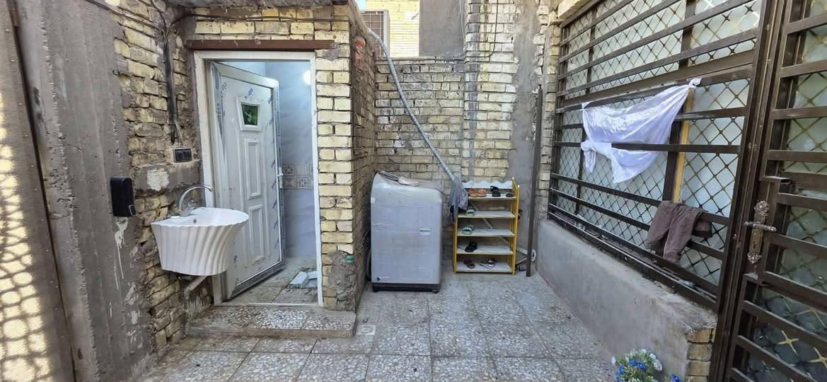 🔴سلام عليكم🔴  بيت  100متر 5ب20  فول بناء درجه اوله البيت جاهز كامرات شارع ١٠ متر ستاره بيتونه تطبيق اشتايكر السطح  فرع الاول عن شارع المستشفى العام زراعي خدمات كامله تبليط ماء مجاري كهرباء انترنت مولد ذهبي شارع عريض كماليه حي السلام شارع المستشفى الجديد سعر وستفسار مكتب اللامي العقار والعقود المرورية  ***********📞📞
