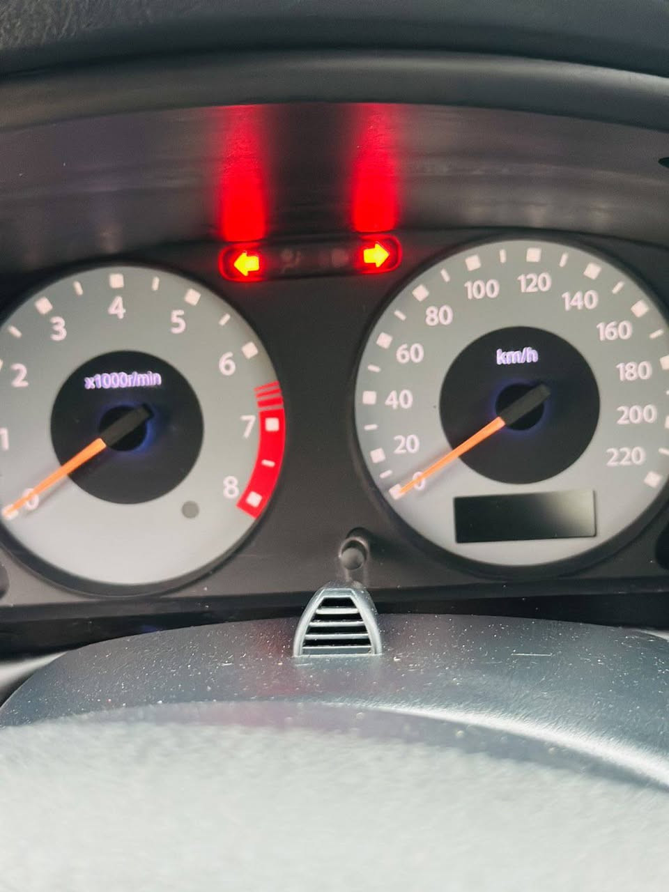 سامسۆنگ 2007 براوە
فوول فوول بێ سڵاید 
جلد و هیتەر 
ئاوێنە  ئیشارەت و ئاوێنە کارەبا 
بێ کۆد یەکسەر کۆدی بکە
٤ تایەی تازە 
٢٥٠ مەسرەفی نییە 
سەیارەکە کامل لید و گڵۆپی ناوەکەی دەسکاریە و ڕەنگی گۆڕاوە بیلاد
بە شەرتی دەعم و کەڤەر گۆڕاو هەموو شتێ 
هەڵەبجەی شەهید 
***********
