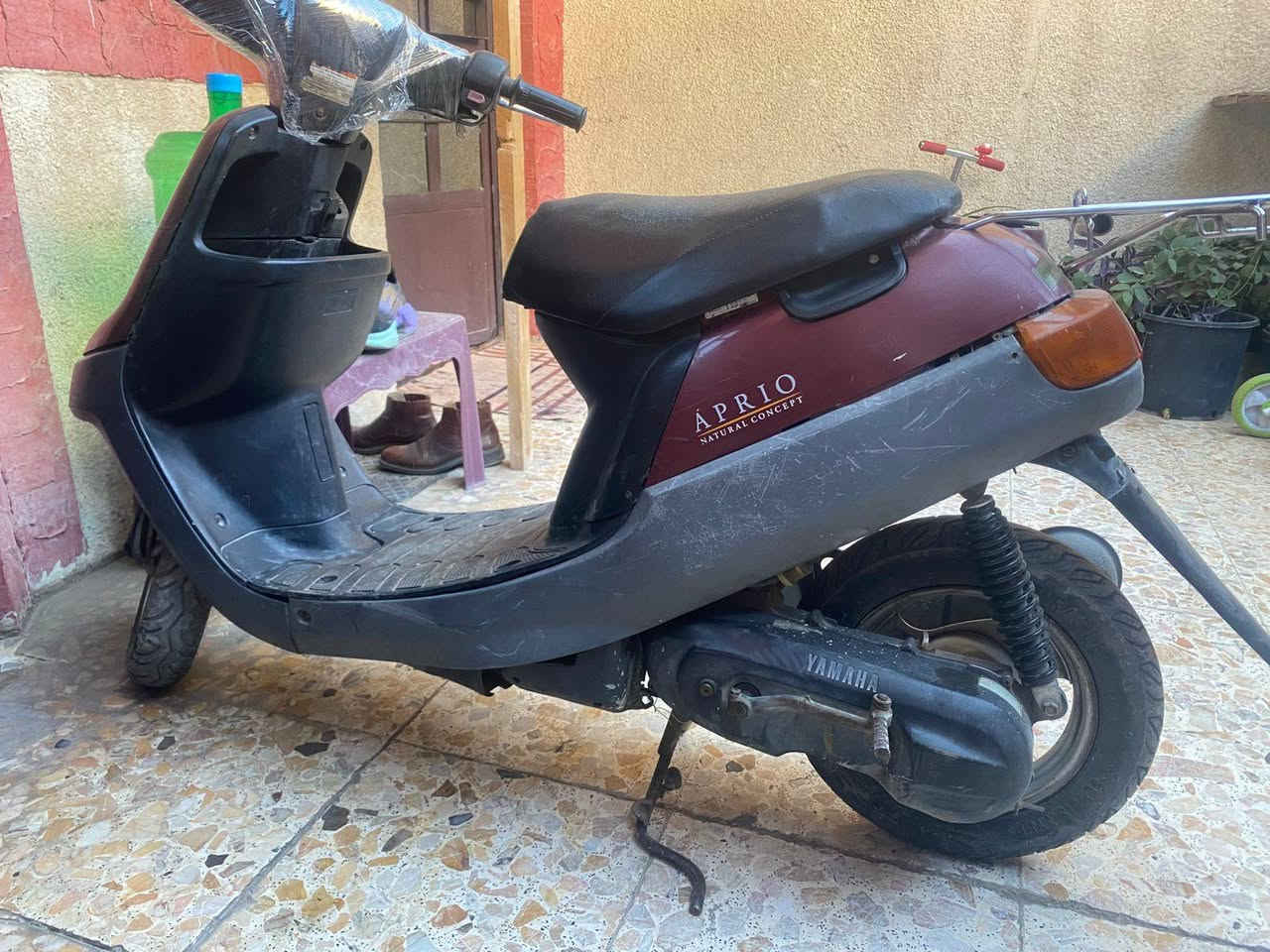 السلام عليكم 
بطة سلف وهندر نظيفة 
للبيع ب250 وبيها مجال قليل للشراي 

***********
