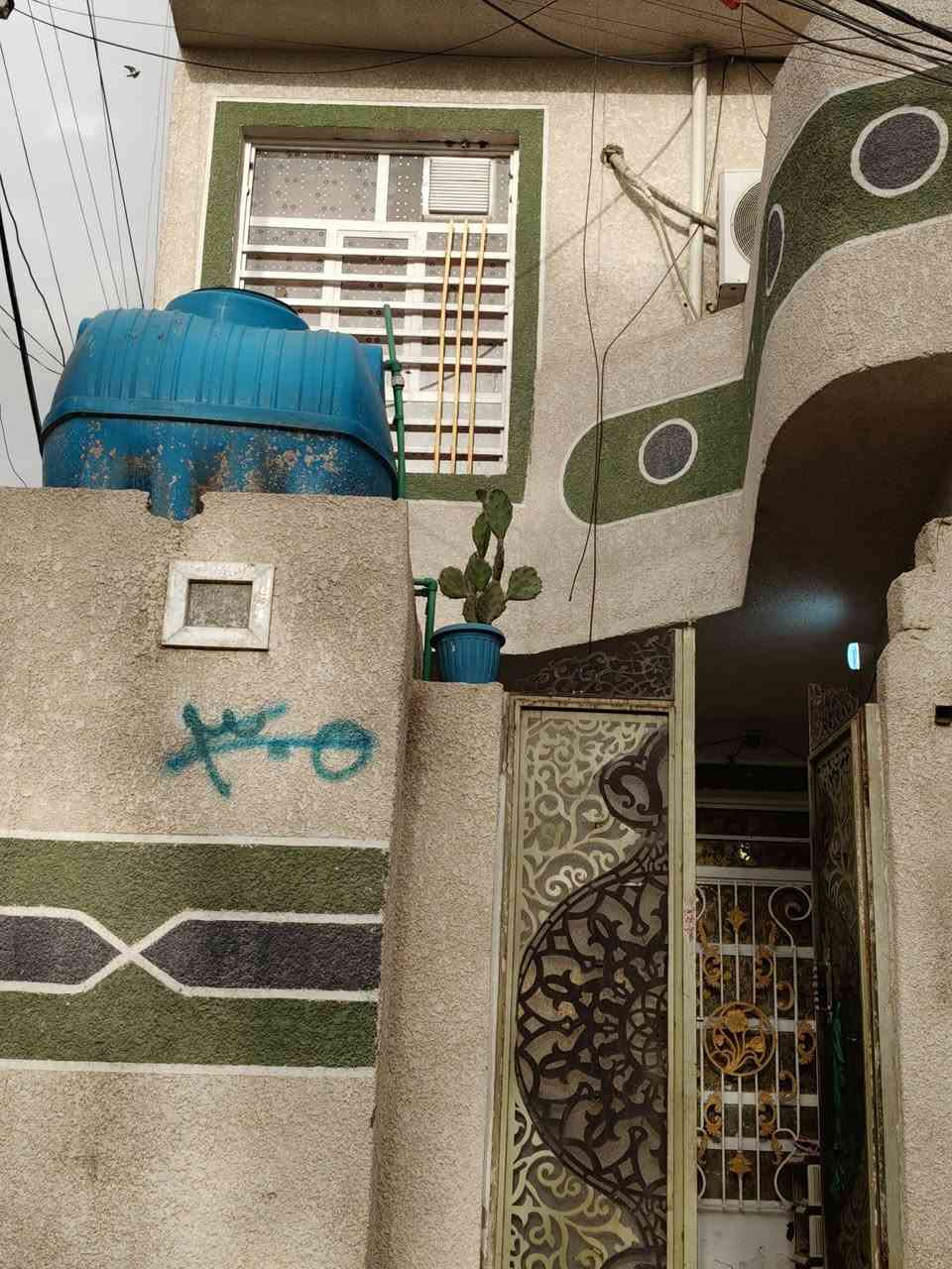 سلام عليكم بيت للبيع 100 متر مربع 10+10 زراعي حي البتول شارع مدرست الخيرات فراع سواق عباس الساعدي البيت ركن كامل خدمات مي مجاري كهرباء خطين وسحب 10 امبيرات مجاني شتى وصيف قاطين الارضري غرفه وستقبال وصاله وحوش حمام 🛀 داخلي تواليت خارجي قاط ثاني غرفتين وبيتونه مسلح البيت جاهز ونضيف ***********
