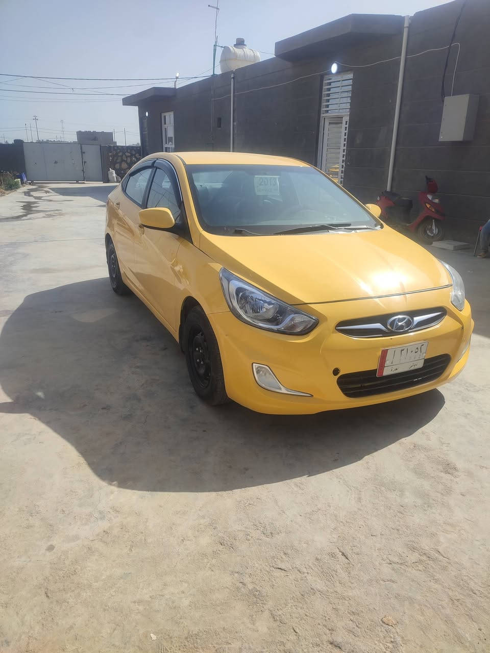 السلام عليكم
سياره اكسنت موديل 13 وارد 
شرط التحويل 
السياره ليبل واحد حادثها جاملغ امامي 
بدون دواخل 
شاصي لغد مكفولات 
مكينه 1600 
تخم تاير جديد 
حداديه جديده 
السياره خير من الله 
السعر 78 وبيها مجال

***********
