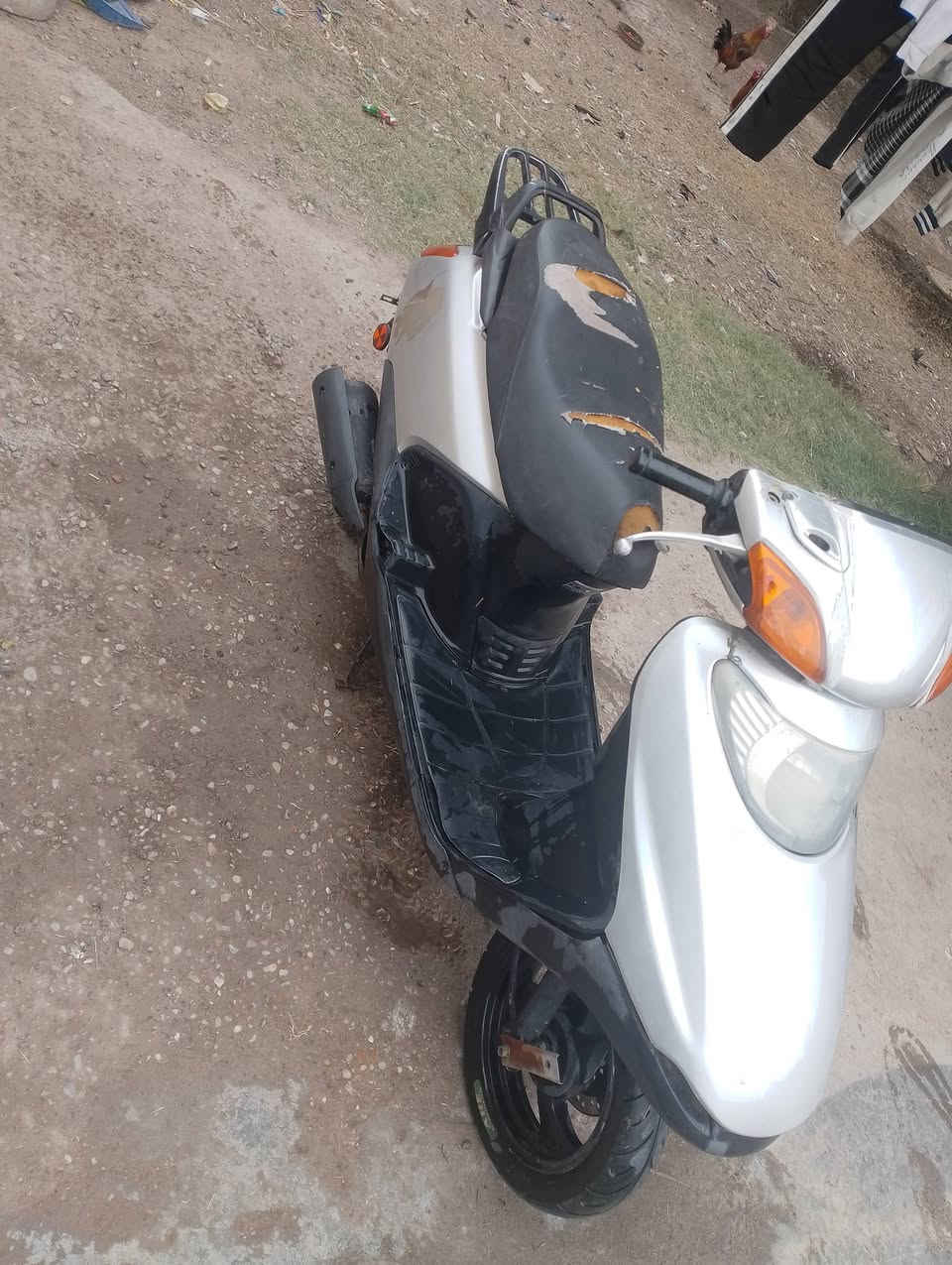 سلام عليكم دراجة سبيسي ياباني طافية ماعرف اشبيهة نارية بيهة دراجة بلادي كلهة مكينة ما مفتوحة كهربائيات شغالة من الطول لطول سلف شغال كاملة كابريتر بلادي صالنصة بلادي  كفرات كاملة ابيع كوم حديد سعر 200 وبيهة مجال مكاني زعفرانية ***********
