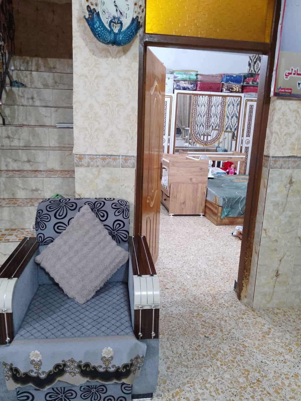 دار للبيع كوت حي الخضراء مقبيل شارع 30الخاجيه شارع الساده 200 متر يحتوي على مطبخ استقبال صاله داخليه وغرفتين نوم وصحيات داخليه وخارجيه طابق واحد السعر 95وبيه مجال للطبين الاستفسار الاتصال على الرقم ***********
