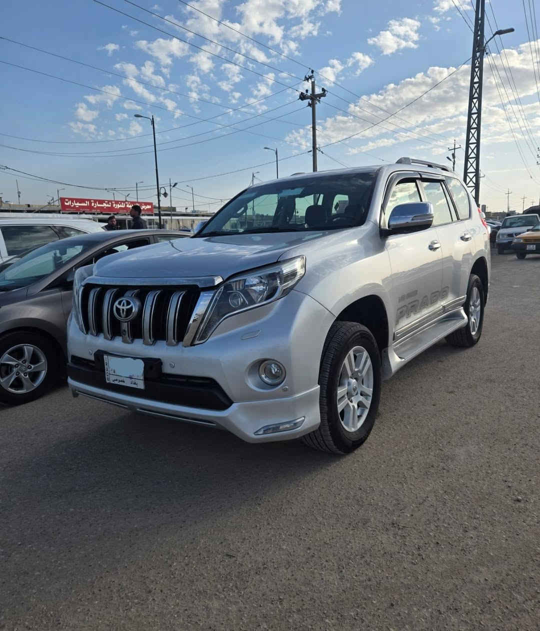 السلام عليكم  
تويوتا برادو. 2010 VX.L فول الفول  
للبيع 
السياره مكفوله  من صبغ 
السياره عليها ادامه كامله
رقم بغداد.  تحويل ثاني يوم 
مواصفاتها : 
-سلايت قماره
دبل تانكي 
ويل فكسار 
لايت زنون
٤كامرات كامرات محيطيه 
-مثبت سرعة
تحكمات استيرن
-حساس خلفي
-كشنات كهرباء عدد ثنين 
- اشارات بالمرآة
- كشافات ضباب
-كشنات جلد   
-شاشه اصلية 
-حساس تاير   
-مانع انزلاق
-اربع جام اوتو
-لايت زنون ناصي ***وعالي
-بصمه
-تكم ارضيه ليزري 
-تحكمات فول ستيرن 
-نظام زحف 
-ترحيب
صاج ملكي 🫅 
-مري جانبي كهربائي (شفط)
7راكب 
٣قطع تبريد  
- بلوتوث
- مشغل CD
- منفذ AUX & USB
-محرك 6 سلندر 
اضائه داخليه بل عتب خارجيه وبل بيبان 
الاستفسار اكثر الاتصال 
   

عنواني الكوت 
***********
