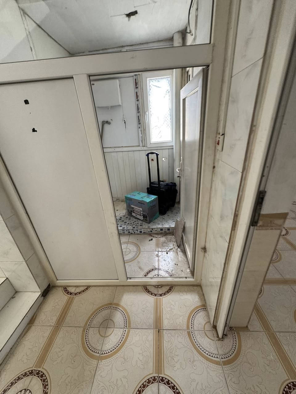 خانوو بۆ کرێ شەهیدان پشت مەکۆی گۆڕان و مزگەوتی شەهیدان قاتی سەرەوە ١٣٠ مەتر فول کاشی بەردەم چۆڵ 
خۆری بەیانی   نر خی کرێی مانگانەی ١٧٥ هەزار دینار  پارەی ئاو  نادەی تەنها پارەی کارەبا دەدەیت 

تێبینی قاتی خوارەوە خاوەن ماڵە تەنها دوونەفەرن 
 دەرەجی خارجی لە ناو حەوشەکەیەتی  
بۆزانیاری زیاتر پەیوەندی بکەن 
0772533 8366 
***********
