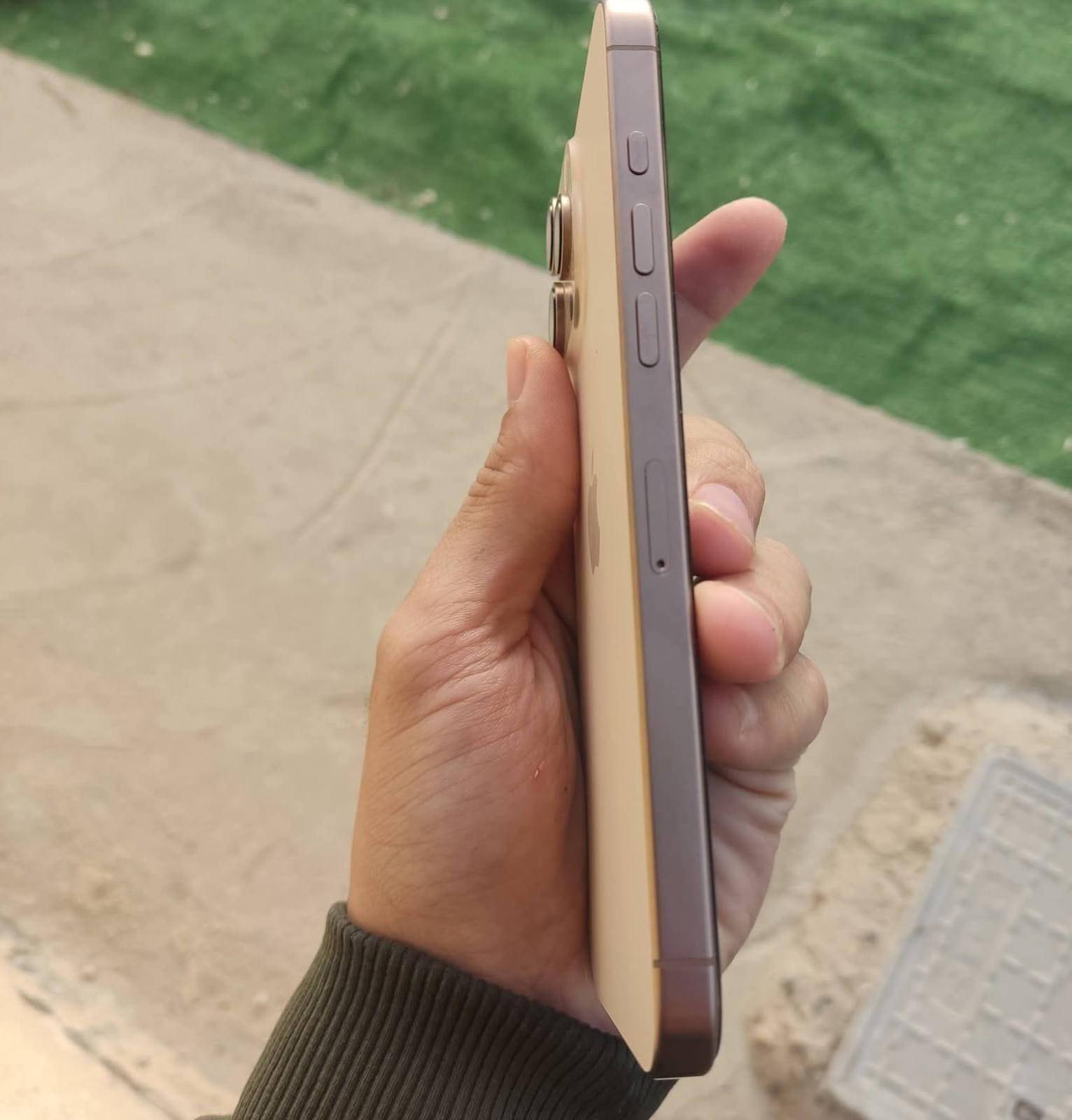 ايفون 16 برو ماكس
دبل شريحه
نموذج M 
بطاريه 92 
مشحون 330 مره فقط 
جهاز مال بيت
عنوان مدينة الصدر الاورفلي 
الجهاز جداً نضيف 
عل فحص افحص وين ميعجبك 
السعر 1325 بي مجال بسيط
متوفر اتصال + واتساب
***********
