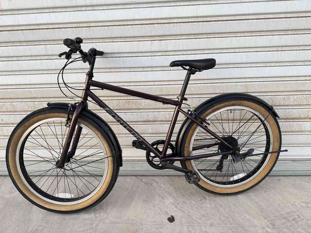 السلام عليكم اخواني دراجة ماركة (FORTARE) 
 اسمها فورتيرا حجم 26 قياس M عرض التايرات 300 
معدنه حديد تتحامل أوزان ثقيل وياله ضد الصدمات 
سستم شيمانوا تورني 1/7 نظافة 90 بل 100 كلها 
بلادي عل وضع الشركة سعرها 250 الف وبي مجال  
الاستفسار *********** عنواني موصل 
تتوفر خدمة توصيل لجميع محافظات العراق وتحياتي للجميع
