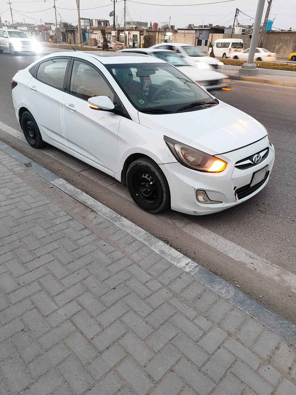 سياره اكسنت خليجي موديل 15 فول فتحه سقف كير مكينه كفاله مكينه 1600 قطرتين تحكم استرين شاشه كهربائية كلها شغاله تبريد توه مسوي منظومه كامله بيها بنيد مصبوغ كله سعرها 90 وبي مجال بسيط***********
