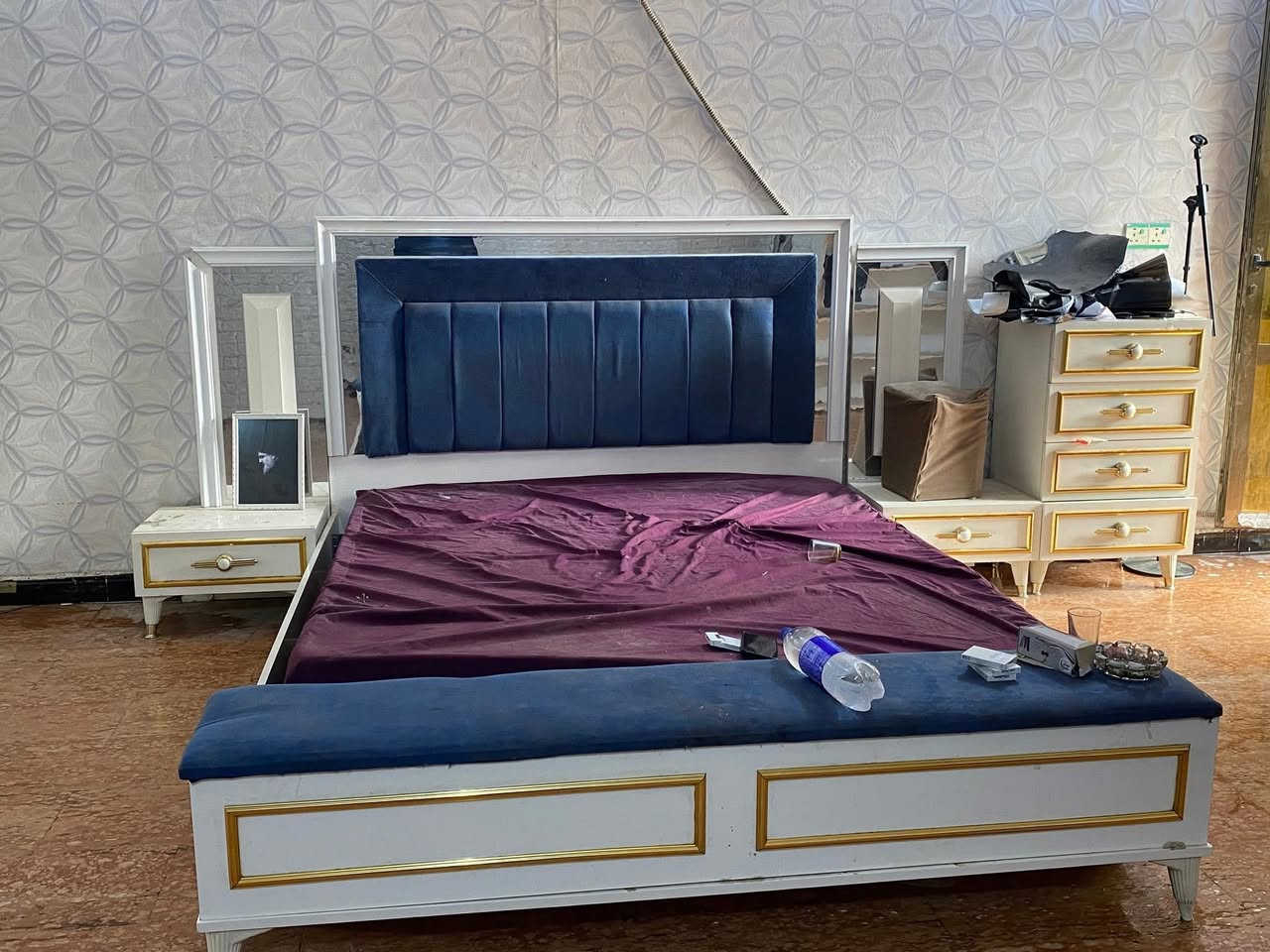 غرفة أخشاب انـ دي اف تركي نضيفة ومرتبة السعر 750 الف وبيها مجال بغداد الغزالية رقم الهاتف ***********
