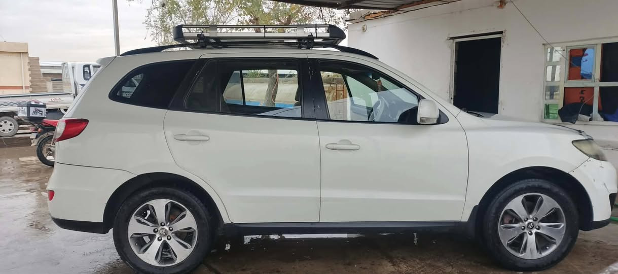 السلام عليكم للبيع سنتافي  2012رقم مثنئ انكليزي بسمي سنويه لل29محرك اربعه سلندر مصبوغه عام بدون دواخل سبعه راكب تلث قطع تبريد حداديه خير من الله 
السعر 115وبيهه مجال قليل الرقم . ***********
/*********** العنوان سامراء المو شراي لا يتصل
