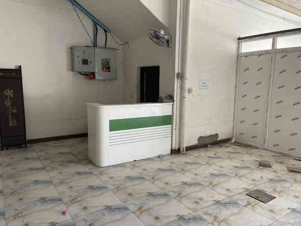 السلام عليكم للأيجار قاعة مكونة من ٤ مكاتب وقاعتين مساحتها ٤٠٠ متر 
مؤثثة بشكل كامل من مكاتب Vip وسبالت كنتورية 
تصلح مجمع طبي أو شركات أتصال 
في منطقة التقية / الشارع العام المقابل لشارع دائرة الزراعة 
للأستفسار الاتصال ***********
