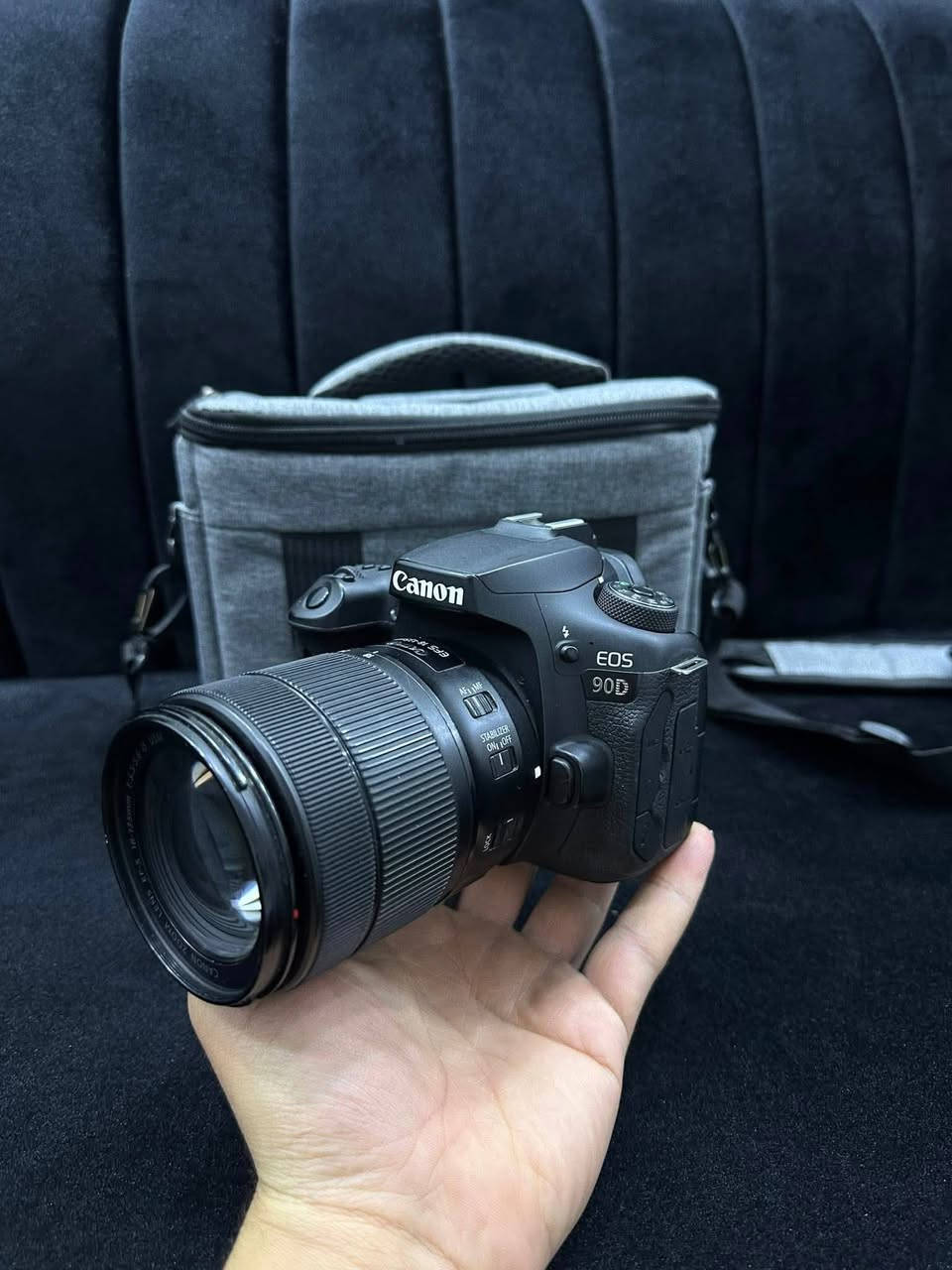 كانون 90D مع عدسه 18 135  صنع يابان  مواصفاتها  تصوير فديو 4K  شاشة متحركه ولمس  دقه 32 ميكا

 بكسل  شترها سريع جدا 10 لقطه بالثانيه  

الكامره نضيفه جدا مكفول من اي عطل  

او تصليح  مستخدم واغراضها كاملة مع الكارتون  

 مع رام 32GB الاصدار السريع / مكاني ميسان العمارة ***********
