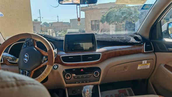 هونداي توسان 2020 - وارد خليجي - رقم بغداد :
 * مكفولة (كير، محرك، صبغ).

الممشى: 56,000 كيلومتر فقط.

المحرك: دوش  (DOHC) سعة 2000 سي سي.
التسجيل: رقم بغداد - تحويل فوري.

المواصفات: Limited .
*شاحن وايلر لس 
*منافذ usb 
*مثبت سرعه
*نضام aps 
*شاحن موبايل لاسلكي
 *  مراي شفط  مع إشارات جانبية بيها 
 * الكشنات جلد ، تحكم كهربائي كامل.
*كاميرا عدد 2 أمامية والخلفيه موجهة مع حركة الستيرن. 
 * الحساسات :
 حساسات أمامية وخلفية
حساس تنبية نقطة عمياء ، حساسات ابواب, حساسات انطلاق 

 * التشغيل: بصمة  عدد 2

 * التبريد: تبريد قطعتين  

 * شاشة لمس بلادي اردني 
بلوتوث وانترنت اندرويد كار بلي 

 * التحكم: تحكمات ستيرن كاملة (تحكم ، ميديا، مثبت سرعة.... ).
واحهة كروم كامل داخل جلد و صاج

 مقاس الاطار 19 
   * تخم تايرات جديد.
   * دوشمة جلد جديدة.
   * الدشبول مطعم خشب صاج .

حالة السيارة  :

السيارة جداً نظيفة، وجاهزة للاستخدام.

السعر: 213 وبي مجال 
الموقع: بغداد .

السيارة باسمي 

للتواصل: ***********
