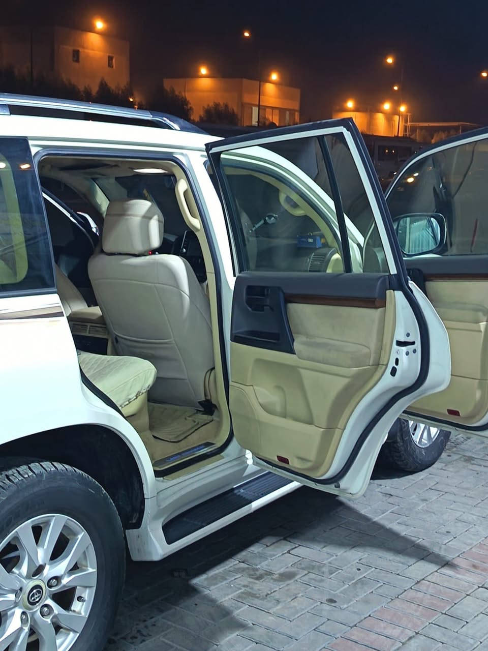 لاندكروز مديل ١٦ سعرها ٤٨ اي استفسار الاتصال على رقم ***********
