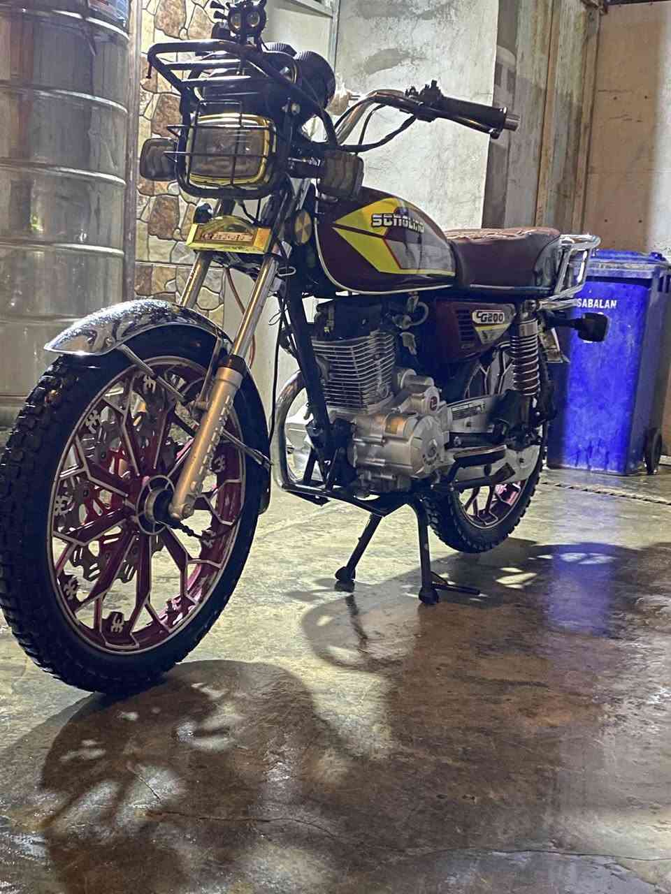 سلام عليكم 
ايراني خمسه كير مديل ٢٤ شكل ٢٥ نازله بل ٢٥ نضيفه حيل كلها شغاله محرك مكفول ما ممدوده عليه سبانه معدل 120 كلها شغاله بس الكشن بي شك بصيط تايرات جدد و راجز سلف يرادلها بصمه بيها شغاله 

سعرها (700 الف  ) مكاني ابو غريب الشهداء هاذا رقمي *********** 

و سلامتكم 🤝
