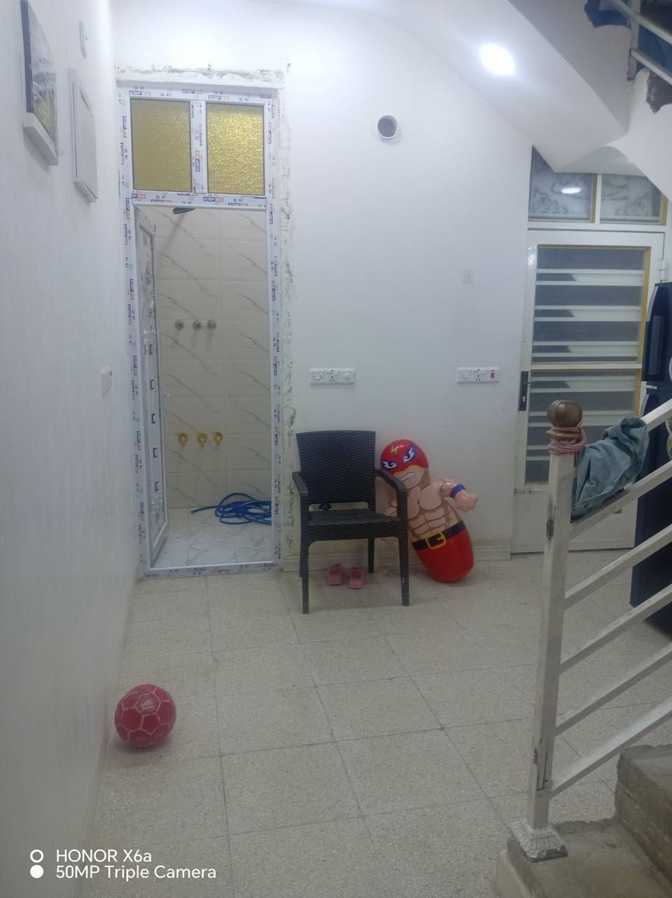 40 متر للبيع زراعي مكاتبه
البلديات اول فرع من شارع 20
البيت عالي عن الشارع متر
يتكون البيت من حوش صغير وتواليت خارجي
واستقبال وصاله ومطبخ حار وحمام داخلي
الطابق الثاني باقي 10سوف ويكمل
المنطقة مي مجاري كهرباء انترنت رصيف
باقي التبليط قريباً
السعر 38 مليون وقابل للتفاوض بالمعقول
للاستفسار المراسلة واتساب فقط
***********
