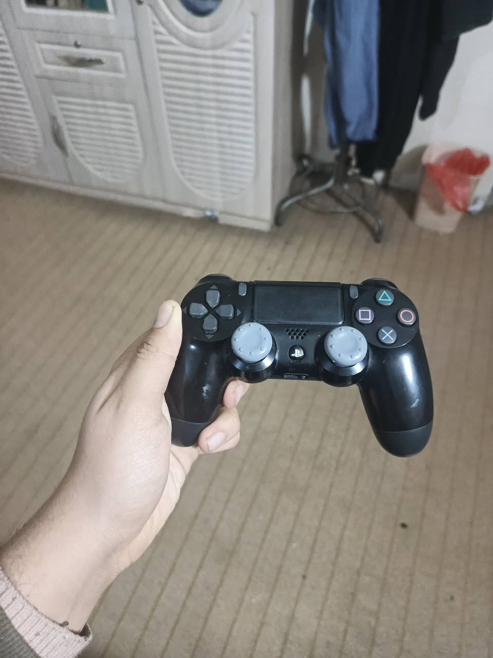 السلام عليكم بلي فور فات اون لاين تحديث 13.02 يعني تكدر تهكر جديد لوك ستيكر يده عدد 2 مع غلاف قير وغلاف جلاتيني كامل لليده سعر تفضل خاص ***********
