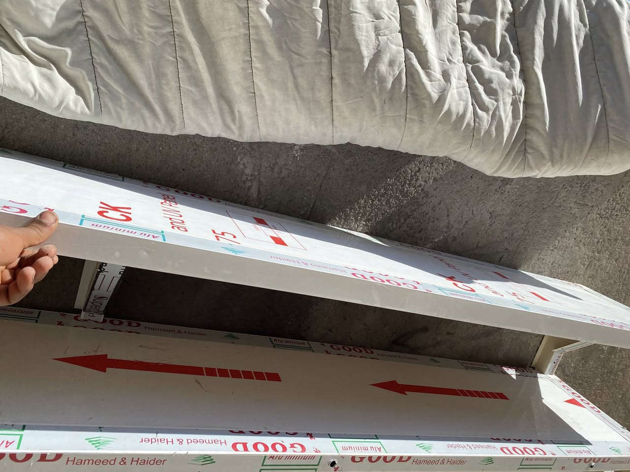 سلام عليكم ارفوف للبيع العدد ٨قطع القطعه لوحده طوله مترين ونص لعرض ٣٥ سانتيم
مكاني ابو رمانه رقم ***********
