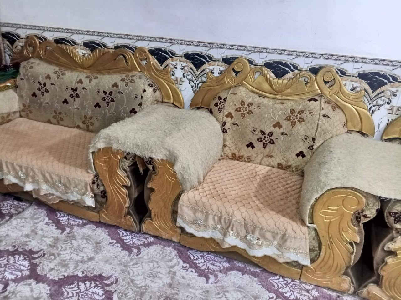 اعاده النشر بسبب الوعود الكاذبة السلام عليكم تخم 9 مقاعد نضيف سعره 100 الف وبي مجال مع طبلات 6 سعرهن 30 الف مكاني بغداد الحسينيه قرب جامع الامام الصادق ***********
