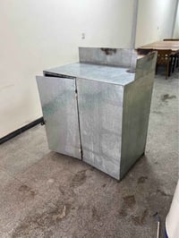 ميز حديد مغلون قياسات العرض 100سم *60سم  الارتفاع 105سم 07810681614 ال...