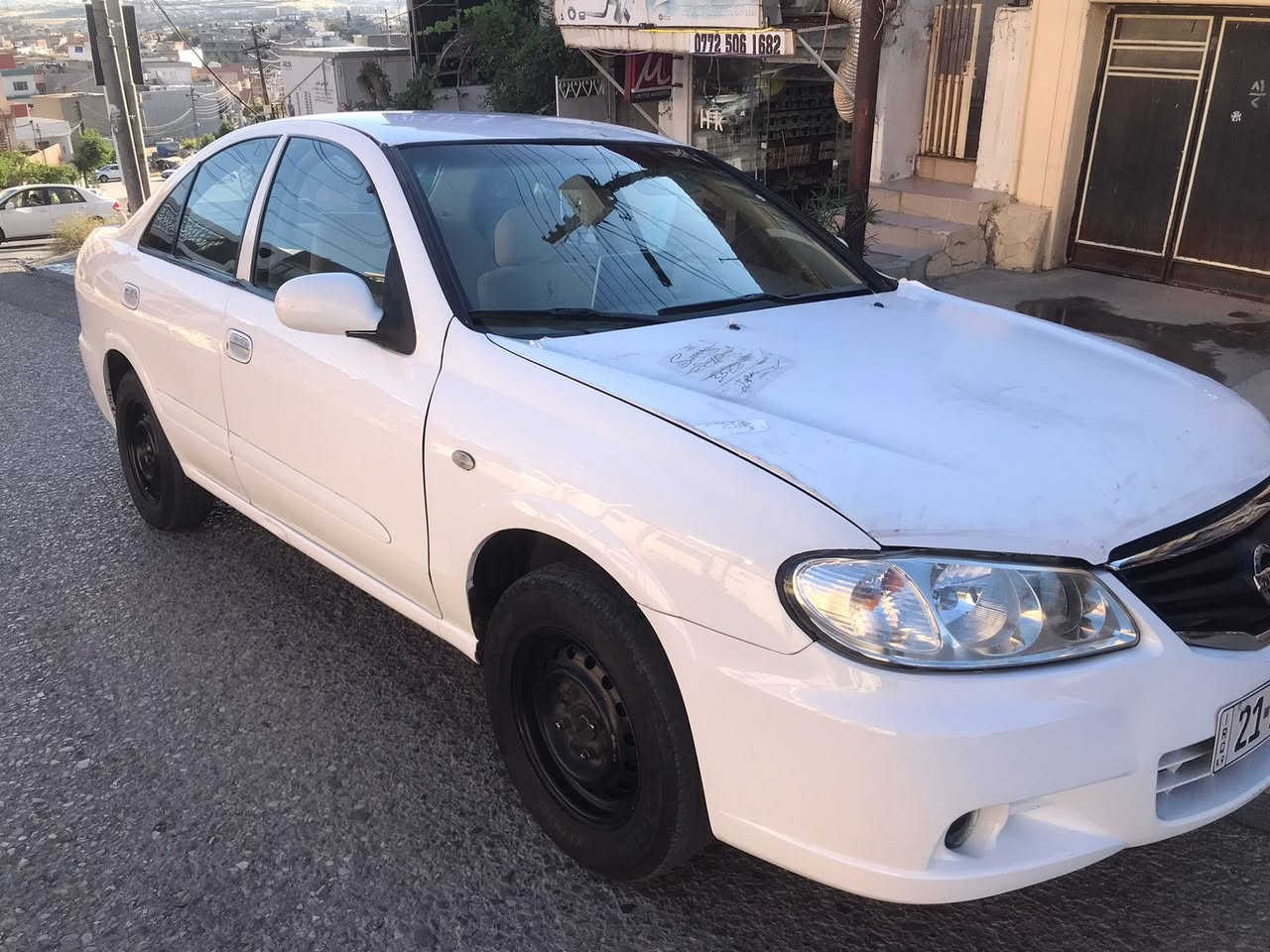 نیسان صەنی دڵی گەنجو پیر ٢٠١١
یابانی ٢ جام کارەبا ٣ پارچای بۆیاخە
یەکتۆز بەحاڵ ناوگرتنیکی هەیە بەس زۆر زۆر کەمە گێڕو مەکینەو کارەبایەتی بەشەرتە سەیارەکە گێڕ تۆماتیکە شاشە ئایپادە چالو قوپاویو ئەم شتانەی نیە   
سعرەکەشی ٨٩ گەڵاو معامەل یەکی برایانە 
ژمارە موبایل 
***********
ڤایبەر واتسەپ
