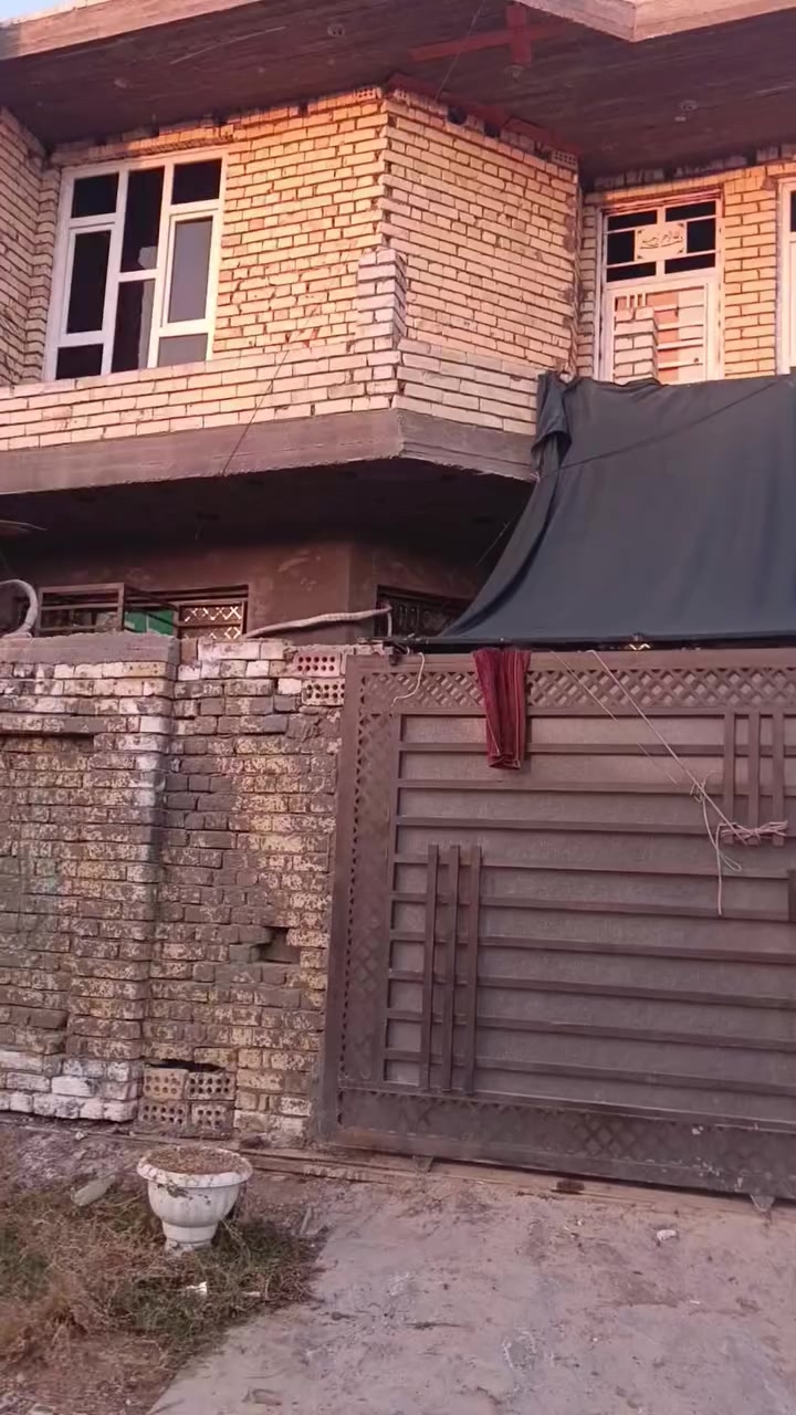 السلام عليكم بيت ب منطقة بغداد المساحه 150 متر الواجهة 7 ونص نزال 20 بيت ركن للاتصال ***********
