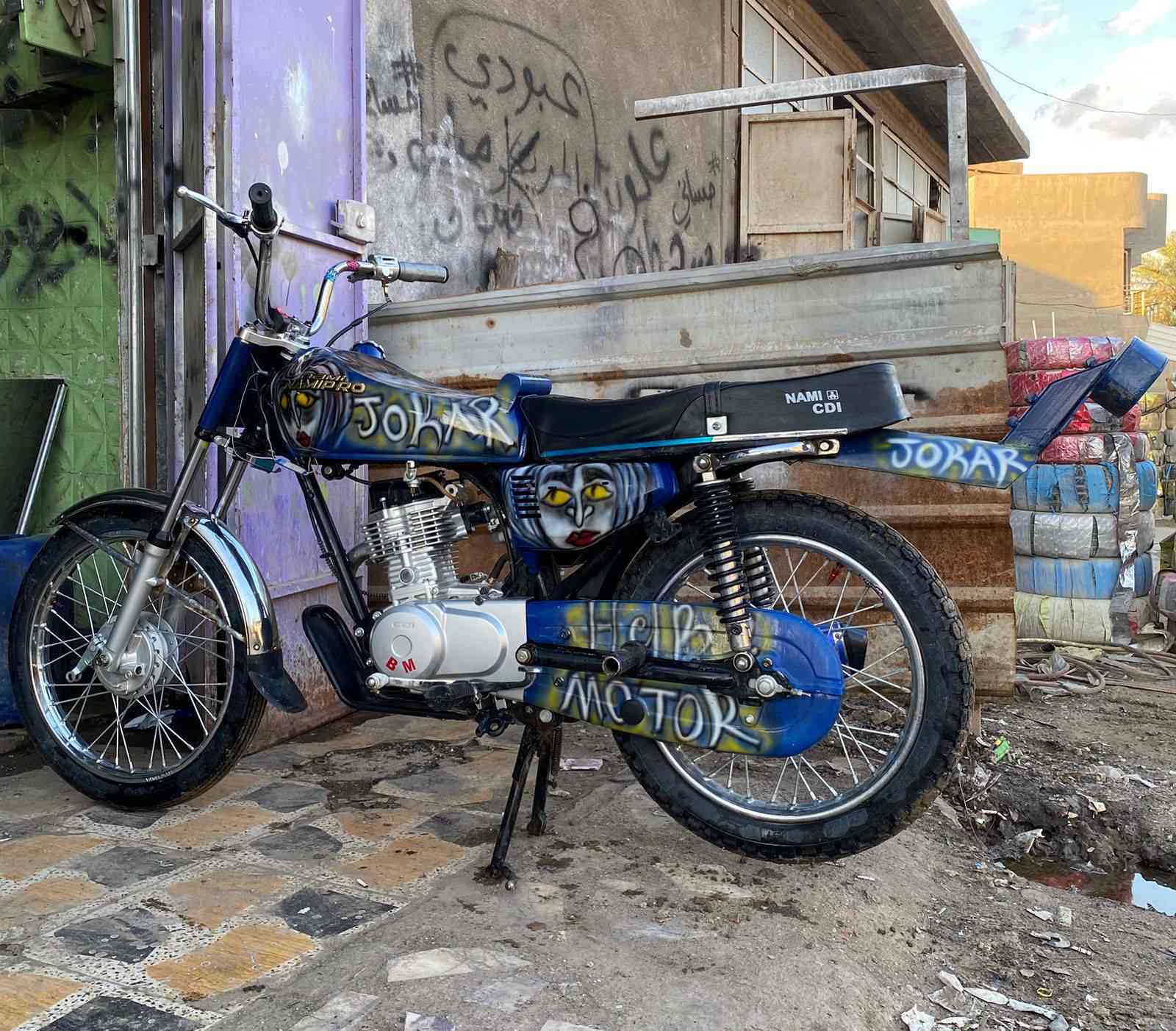 يلام عليكم دراجه للبيع حربي متعوب عليه كلش دراجه معمره بل سته 26صاله 1 شهر من عمرته كامله مكمله محرك بيم اصلي مختم  صالنصه رياضي دراجه ما عايزه برغي اوراق سكنر ساصي23 للبيع او مراوس حسب القناعه السعر والتفاصيل خاص ***********
