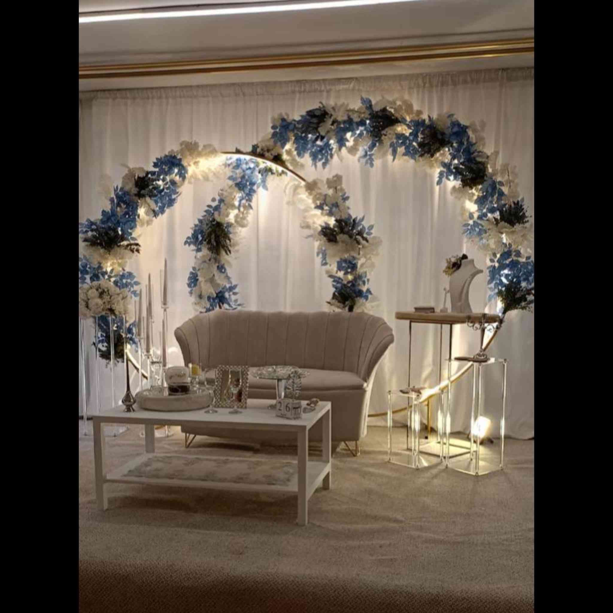 الكوشات للبيع ... الاسعار ع خاص 
ابيع الكوشة كاملة 
شازلون + طبلات + غراض ميز + اقواس + ورد + حدايد للستارة الخلفية


**إذا كنت صاحب هذا الإعلان وتريد حذفه لأي سبب، رجاءا أرسل رسالة إلى الدعم الفني**