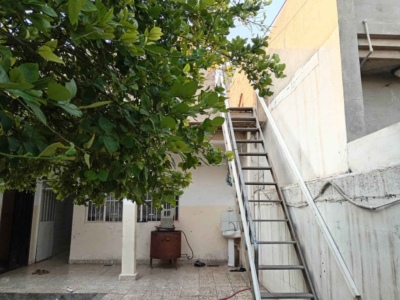 دار طابو طابقين للبيع
المساحة / ٣٠٠ متر
الواجهة /١٢ متر في ٢٥ متر
العنوان / كركوك حي النصر الثانية قرب جامع الحاجه فضيلة
السعر / ١٨٠ مليون
للاتصال / ***********
