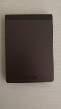 هارد خارجي SSD من شركة Lexar مساحة 1TB نضيف وكلشي مابي بعته لان مامحتا...