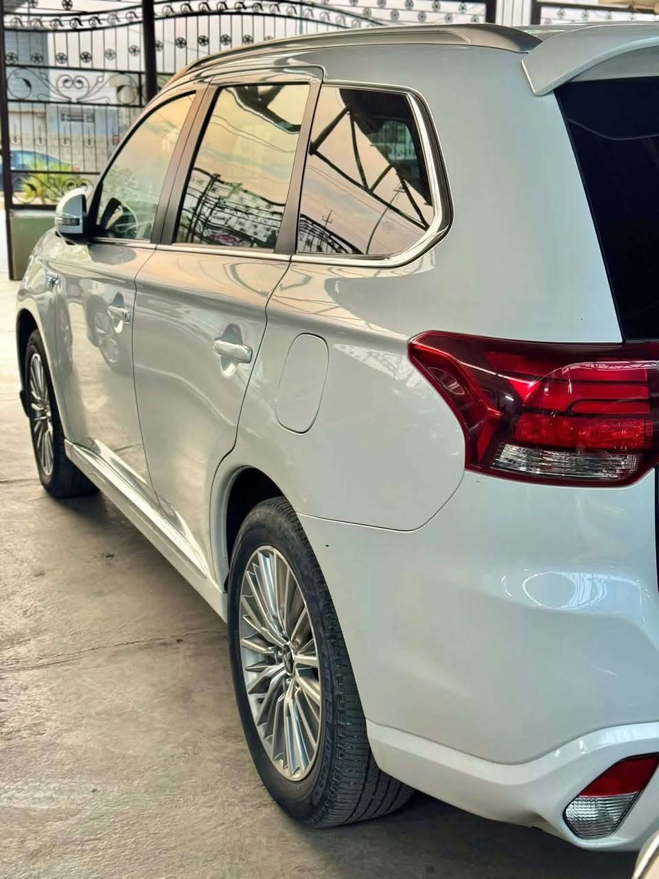 MITSUBISHI  OUTLANDER   PHEV
ميتسوبيشي اوتلاندر 2022

فول مواصفات 

كشنات جلد 

تحكم بالكشنات الأمامية 

بصمة 

شاشة 

تدفئة 

تبريد 

سماعات فول

هايبرد وكهرباء هجين الشاحنة وياها

اربع انظمة قيادة 

ECO 

SPORT

NORML

4DRIVE4*4

رقم كركوك شرط التحويل 

الضرر جاملغين امامي مع بنيت تبديل بدون ايرباك بدون داخل 

مكان السيارة ناحية الزويه 

السعر المطلوب160$ وبيهه مجال للشراي 

ويرهم مراوس كامري كورلا فقط 

 للأستفسار اتصل 

***********
