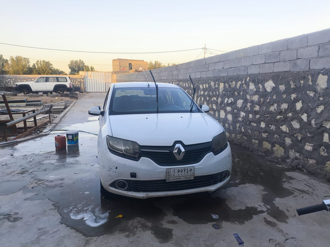 رينو سمبل موديل ٢٠١٦ كير مكينه حداديه خير من الله السيارة جاهزة عوزها بس تبريد  بيها بارد بجهة السايق باب وجاملغ 
رايدها ب٥٨ وبيها مجال للشراي رقمها كربلاء 
***********
