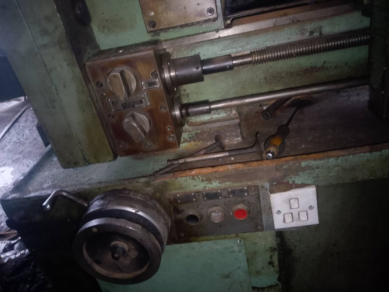 للبيع تورنه صغيرة روسية نظيفة جاهزه للعمل مساحة العمل تقريبا خمسين او ستين مديل ثمانينات الموصل اكو توصيل السعر مليون و نص وات ساب ***********.    ***********
