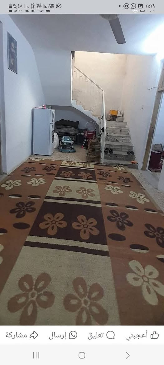 السلام عليكم بيت للبيع مساحه ١٢٠م مربع معسكر البلديات شارع الشريط مقابل مدرسة الافنان الأهلية بي غرفه  واستقبال  وصاله وكراج سياره والخدمات للإستفسار على هذا الرقم ***********
