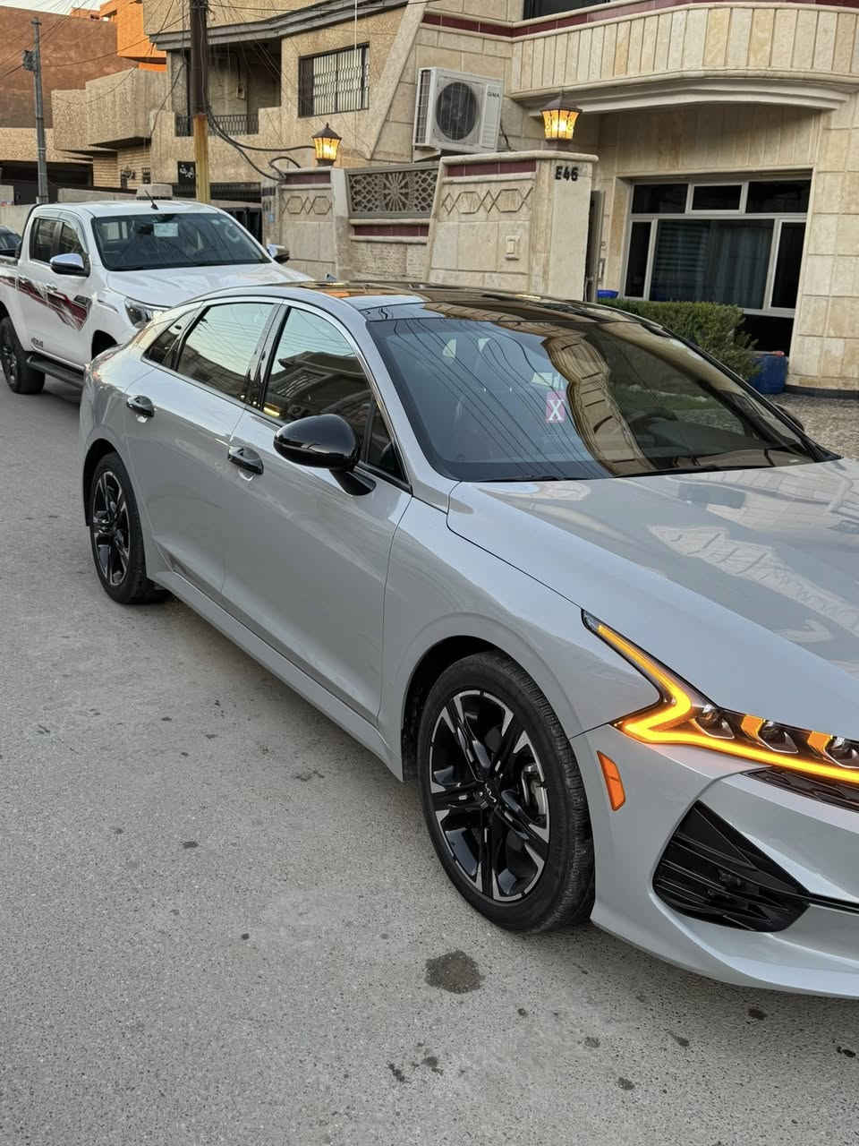 سلام عليكم سياره كي5 للبيع موديل 2022 محرك 1.6 تيربو وارد أمريكي حادثها جداً بسيط مرفق بل صور بدون ايرباك علا وضع الشركه عنوان بغداد رقم السياره اربيل فحص وهزه جديد بسمي السياره 
الرقم *********** 
السعر 205 وبيه مجال شي بسيط
