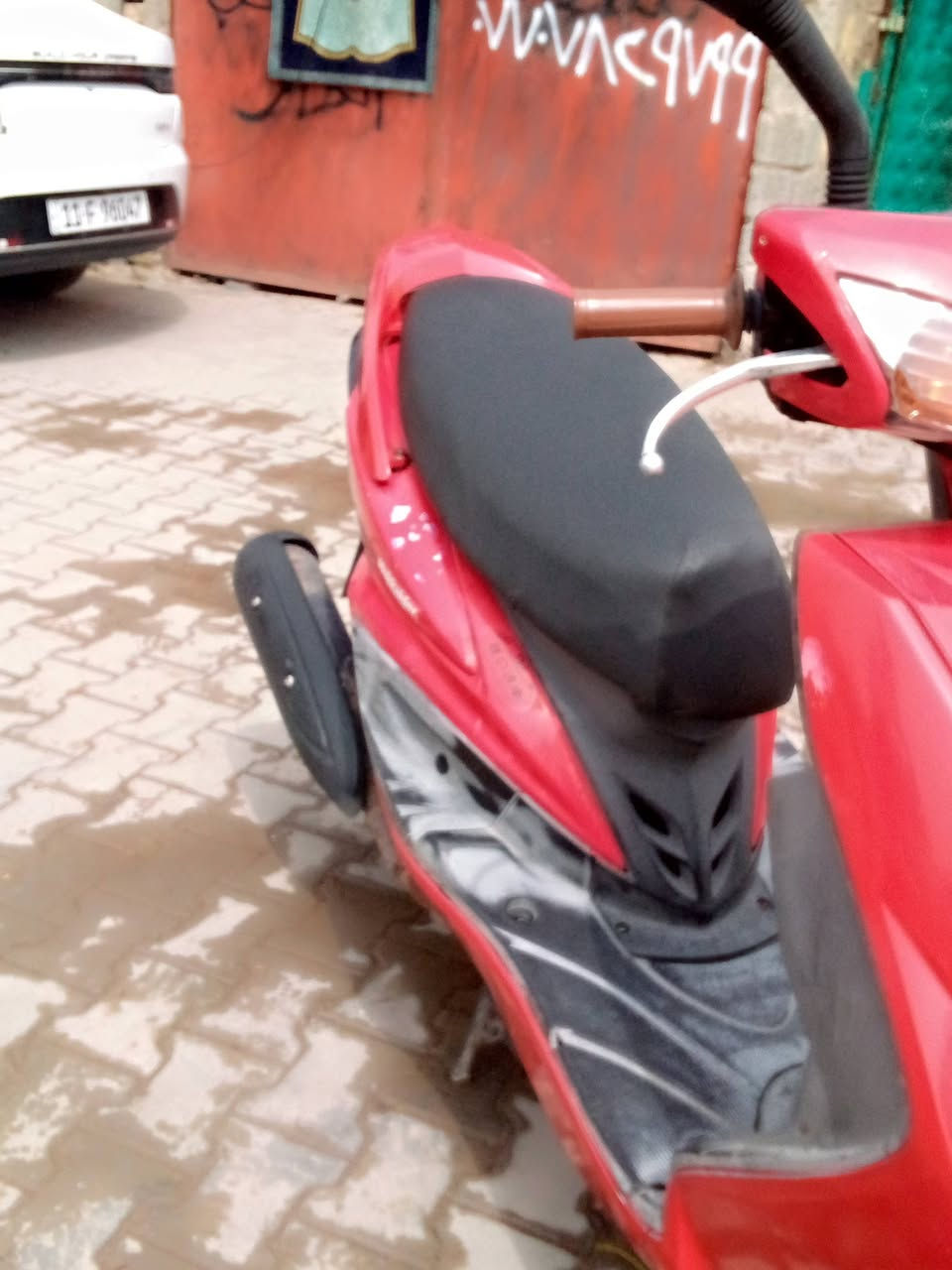 السلام عليكم ورحمه الله وبركاته فحل للبيع السعر 900 كامله دراجه ياباني نوزل العنوان بغداد مدينه الصدر قرب  مستشفى الشهيد الصدر الاستفسار***********
